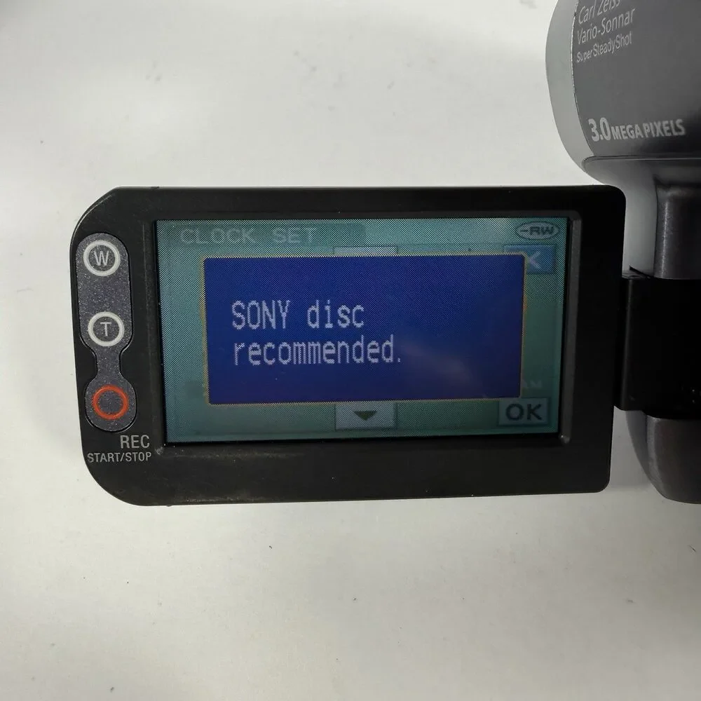 Sony Handycam DCR-DVD403 Video Camera Camcorder 120x Zoom Charger & Batteries